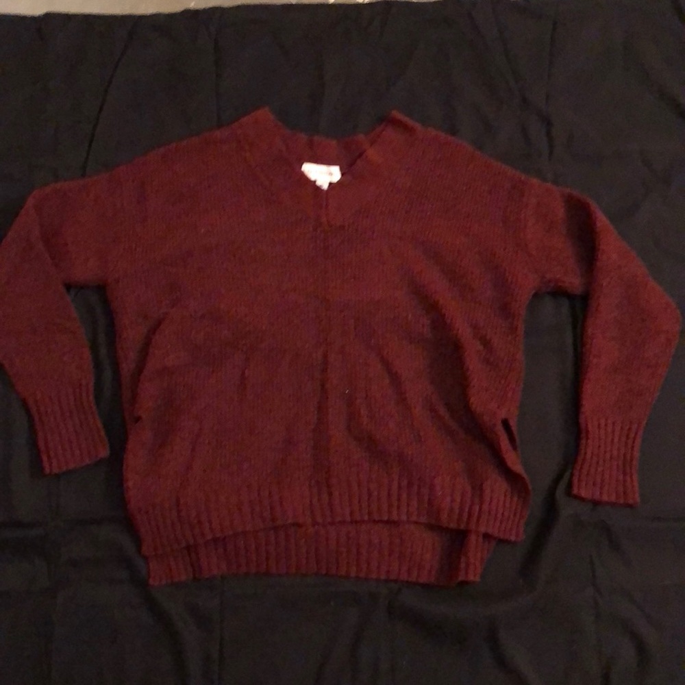 Red v neck nitted sweater